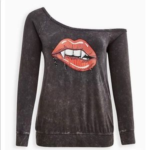 TORRID OFF SHOULDER SWEATSHIRT - LOVESICK VAMPIRE LIPS GREY WASH